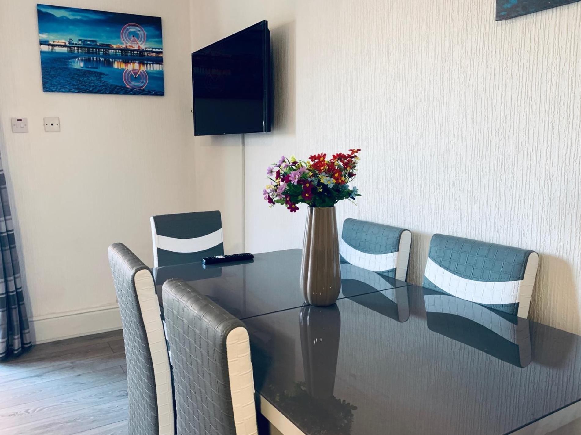 The Whitehouse Holiday Apartments Blackpool Eksteriør bilde